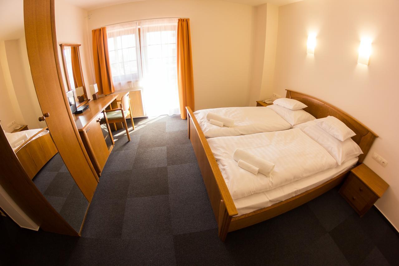 M1 Szeker Csarda Hotel Es Etterem Obarok 외부 사진