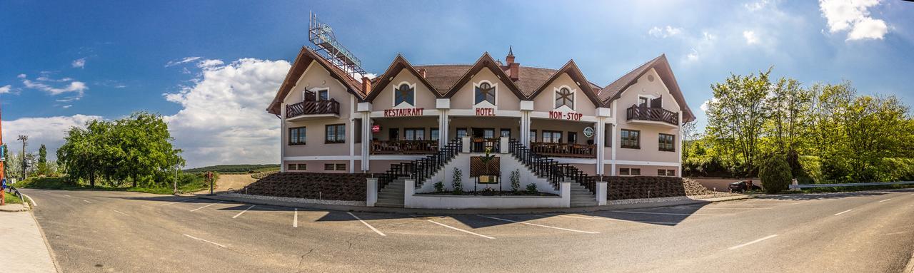 M1 Szeker Csarda Hotel Es Etterem Obarok 외부 사진